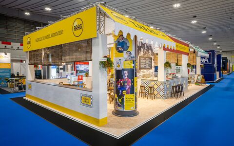 Fotograf & Messefotograf in Dortmund zur Messe DKM. Zu sehen ist der Messestand der ARAG Versicherung aus dem Jahr 2023.