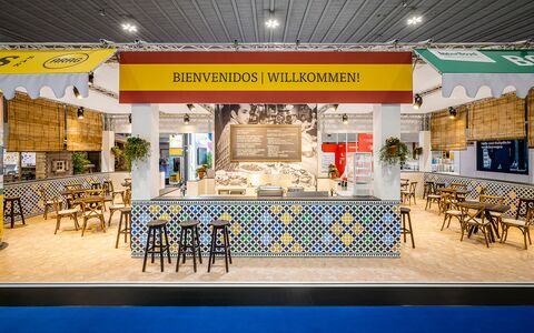 Fotograf & Messefotograf in Dortmund zur Messe DKM. Zu sehen ist der Messestand der ARAG Versicherung aus dem Jahr 2023.