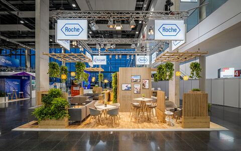 Fotograf & Messefotograf in Dortmund. Zu sehen ist der ROCHE Messestand aus dem Jahr 2023.