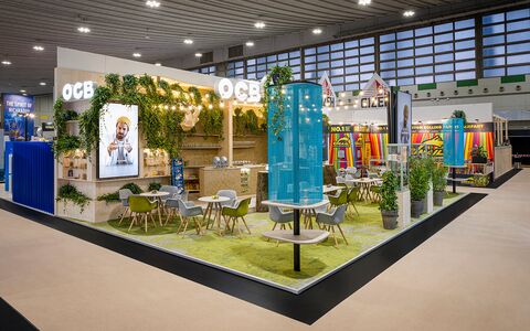 Fotograf & Messefotograf in Dortmund zur Messe Intertabac & Intersupply. Zu sehen ist der OCB Messestand aus dem Jahr 2023.
